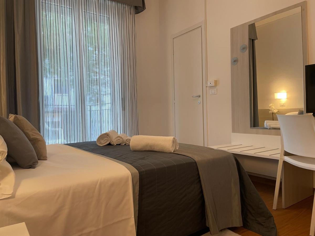 Hotel Augustus Milano Marittima Esterno foto