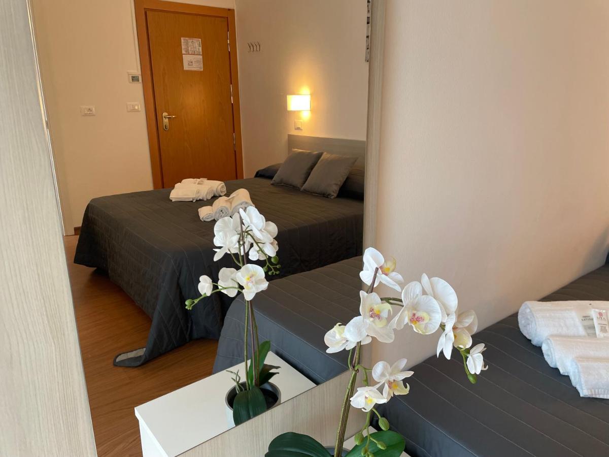 Hotel Augustus Milano Marittima Esterno foto