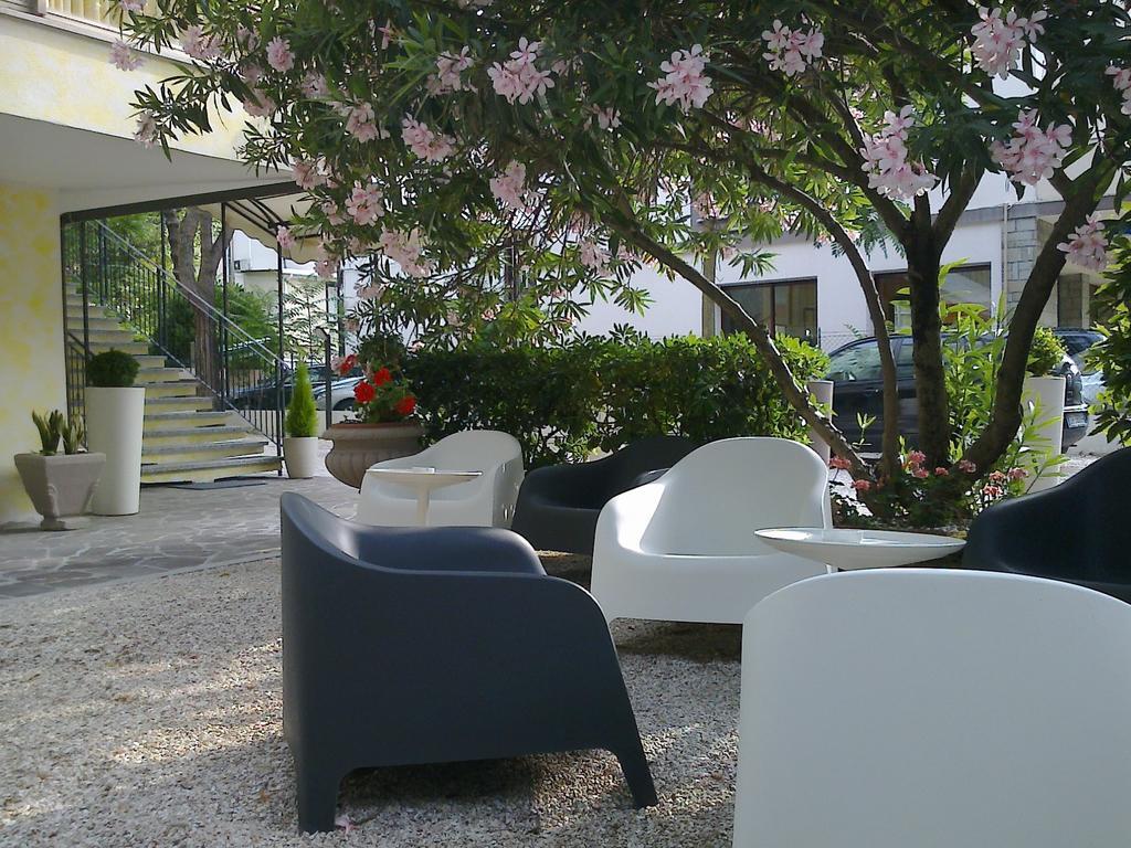 Hotel Augustus Milano Marittima Esterno foto